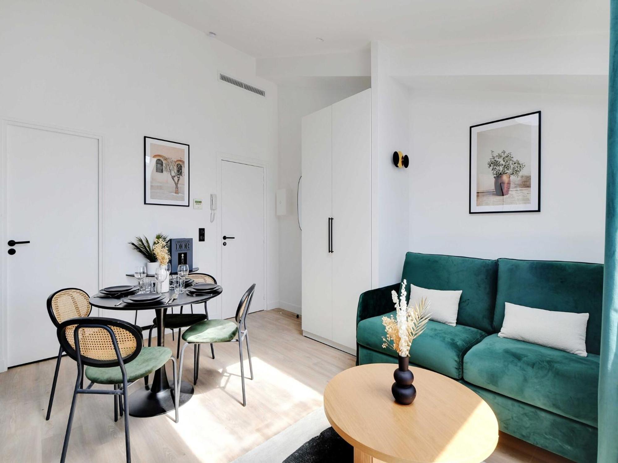 Intimate - 1br 4p - Place De La Nation *