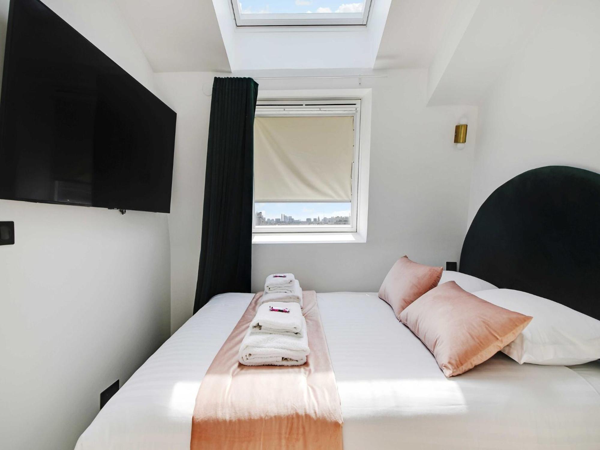 Intimate - 1br 4p - Place De La Nation *